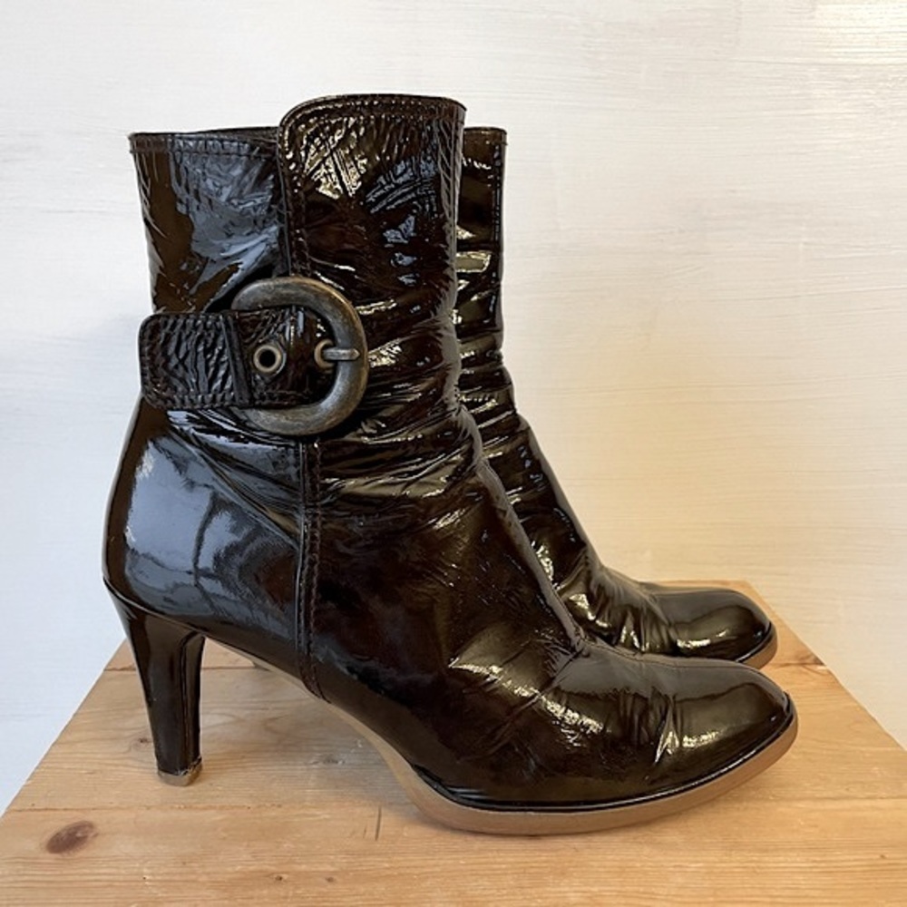 Stuart Weitzman Brown Patent Leather Buckle Accent  Boots Size: 9.5